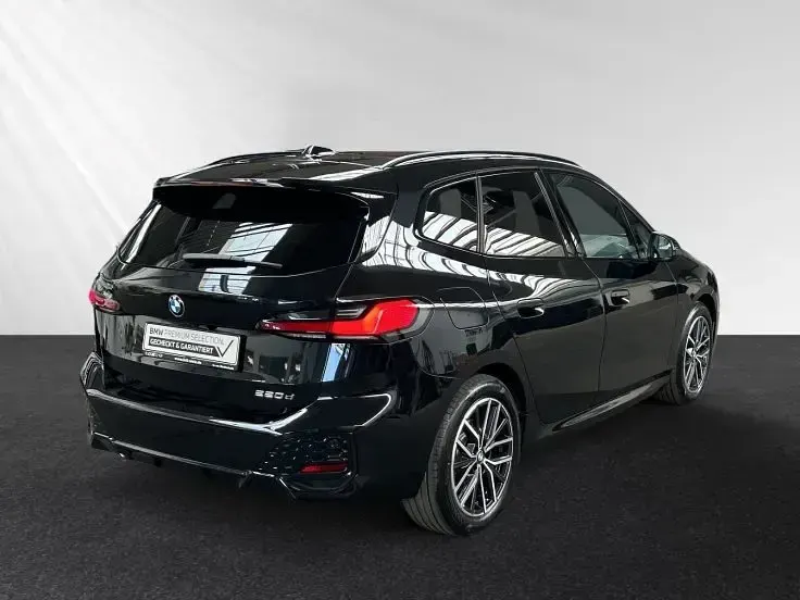 Gebraucht BMW 220 M Sport 163 PS (119 kW) 2025 Black sapphire metallic Coupé