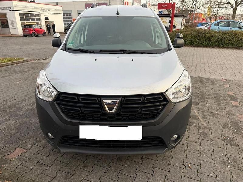 Silber Gebraucht 2021 Dacia Dokker Van / Kleinbus | 11.900 € (Guter Preis) - Bild 1/4