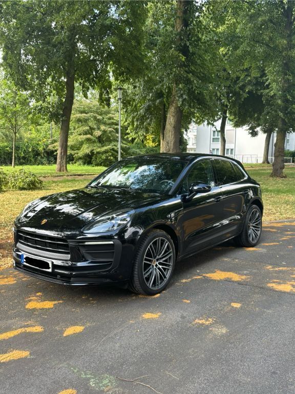 Schwarz Gebraucht 2023 Porsche Macan SUV | 68.900 € (Fairer Preis) - Bild 1/4