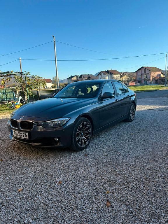 Grau Gebraucht 2012 BMW 316 Limousine | 6.200 € (Fairer Preis) - Bild 1/4