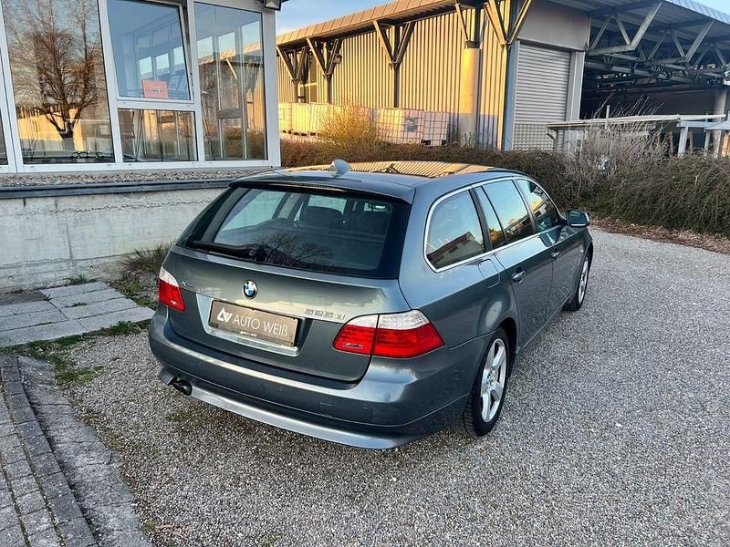 Gebraucht BMW 525 197 PS (144 kW) 2010 Blau Kombi