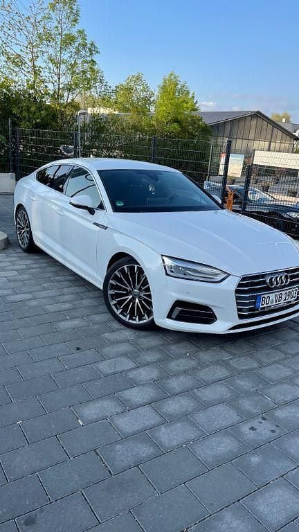 Weiß Gebraucht 2018 Audi A5 Sportback Ambiente Limousine | 21.600 € (Fairer Preis) - Bild 1/4