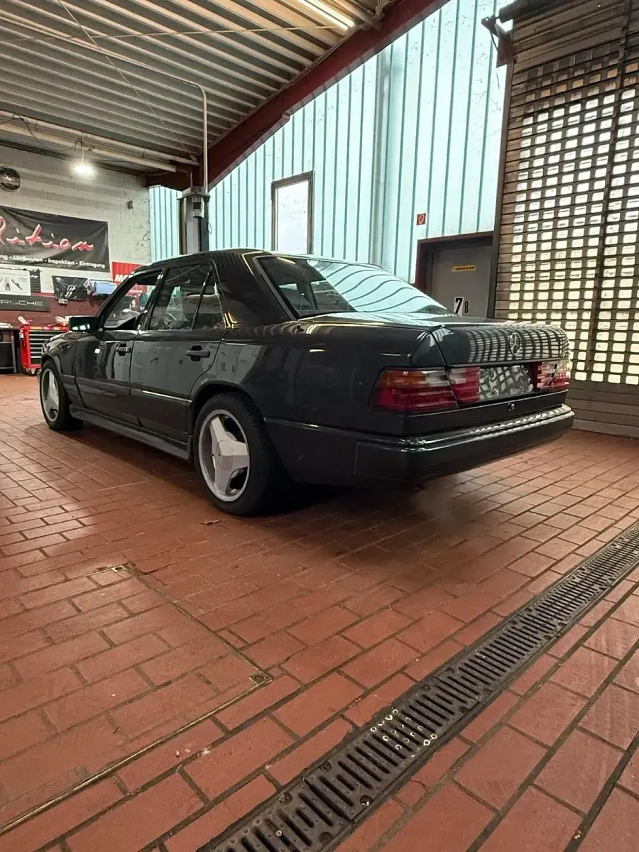 Gebraucht Mercedes 300 1987 Schwarz Limousine