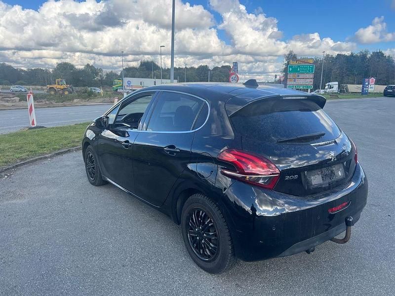 Gebraucht Peugeot 208 Allure 99 PS (72 kW) 2018 Schwarz Kleinwagen