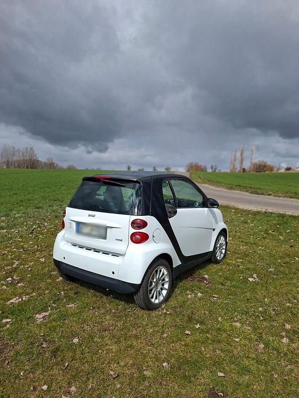 Gebraucht Smart ForTwo Coupé 61 PS (44 kW) 2011 Weiß Coupé