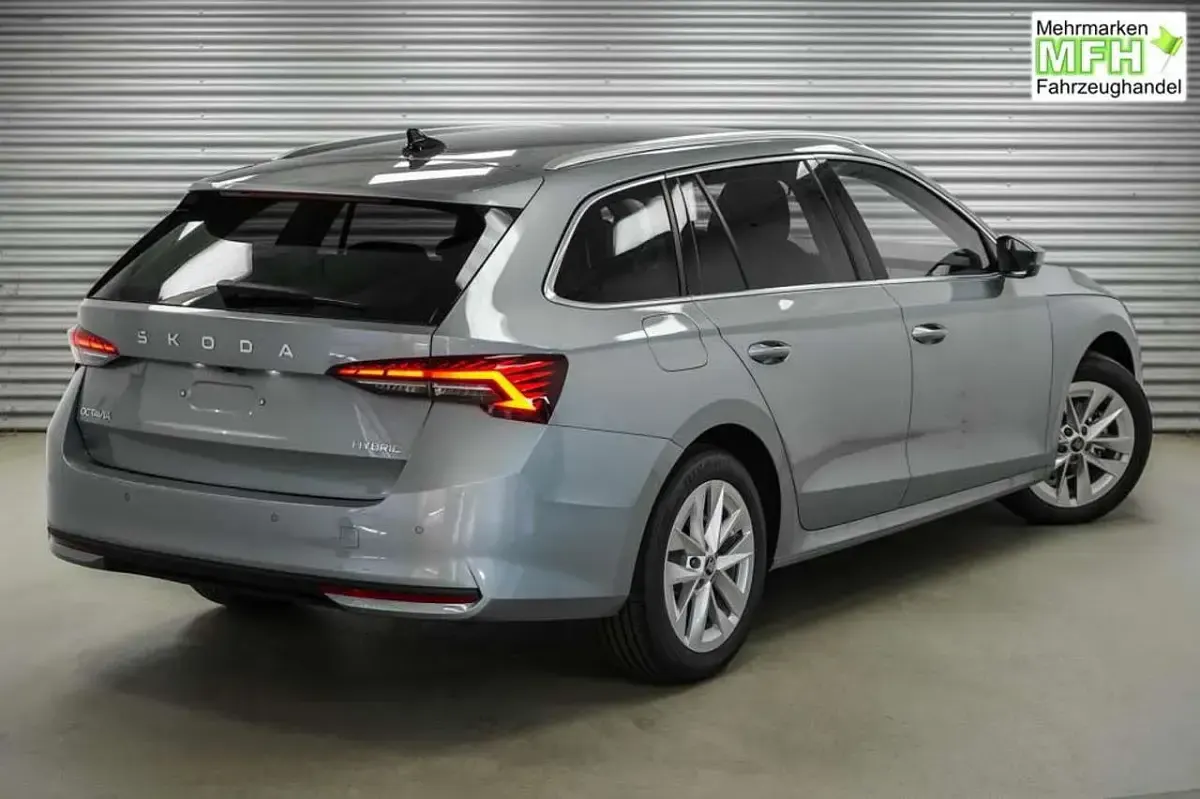 Neu Skoda Octavia Selection 150 PS (110 kW) 2026 Smokey diamond metalli... Kombi