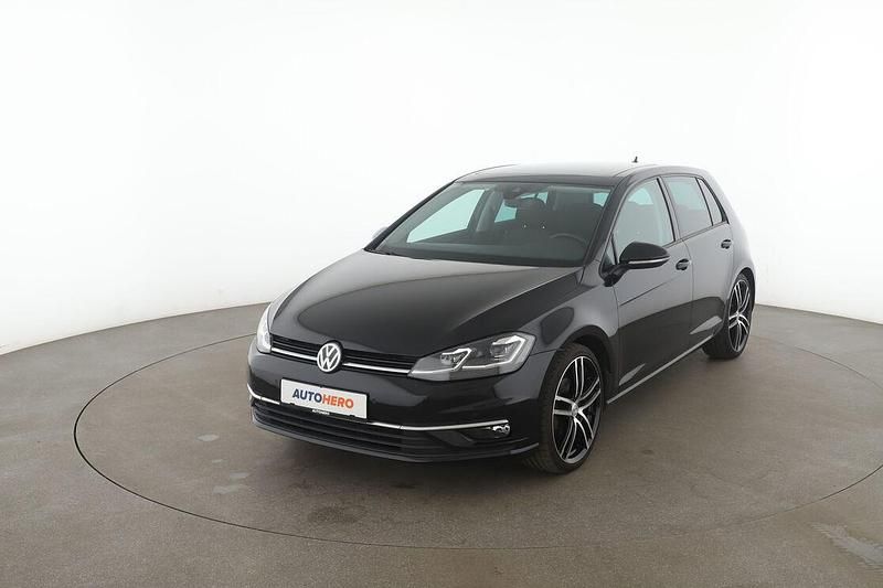 Schwarz Gebraucht 2017 VW Golf VII Highline Limousine | 16.740 € (Fairer Preis) - Bild 1/3