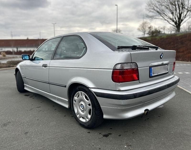 Gebraucht BMW 316 105 PS (77 kW) 1999 Silber