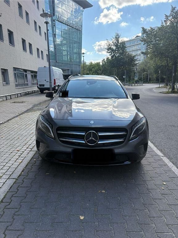 Grau Gebraucht 2014 Mercedes GLA220 SUV | 13.950 € (Guter Preis) - Bild 1/4