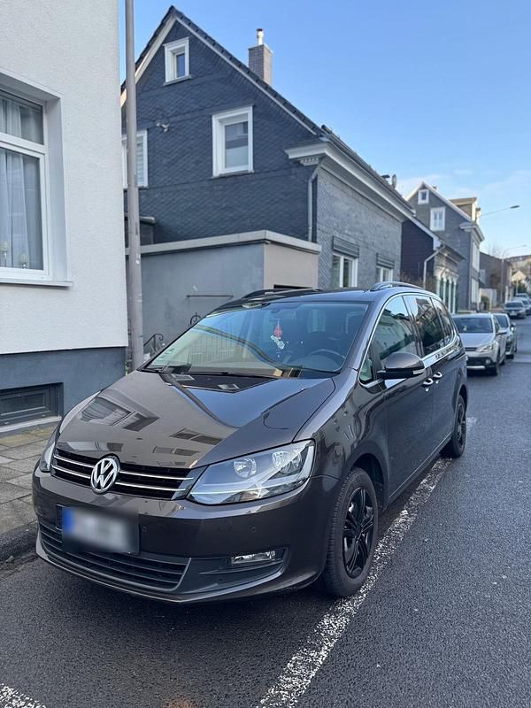 Gebraucht VW Sharan Trendline 120 PS (88 kW) 2014 Braun Van / Kleinbus