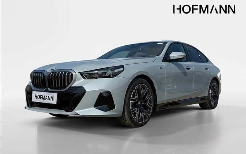 Grau Neu 2025 BMW 520 Comfort Edition Limousine | 60.270 € (Superpreis) - Bild 1/4