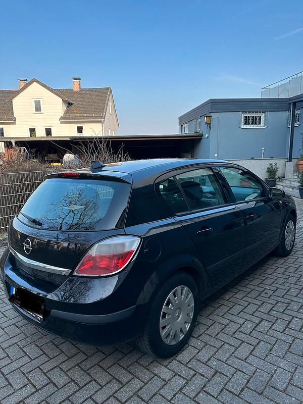 Gebraucht Opel Astra 125 PS (91 kW) 2004 Schwarz Limousine