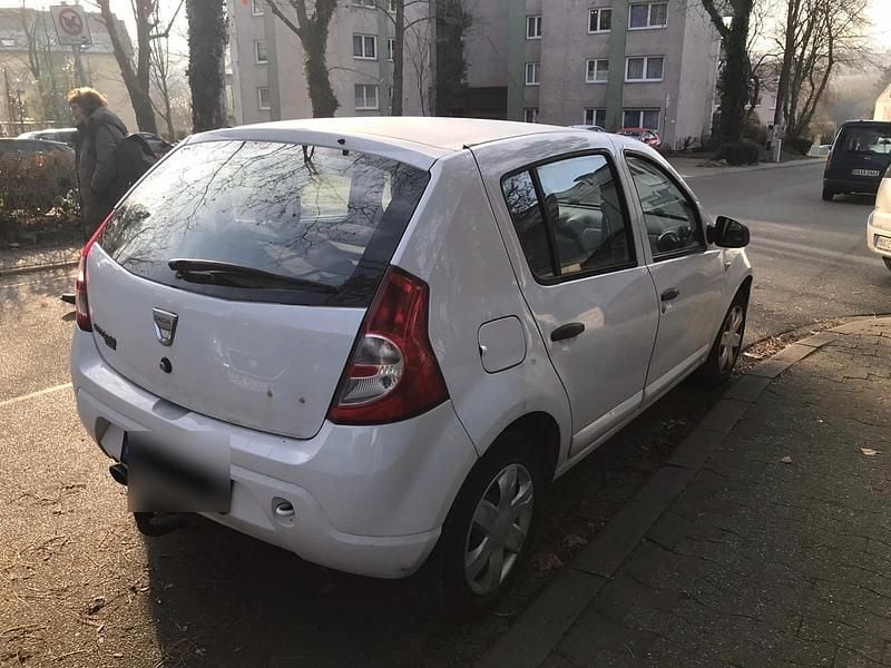 Weiß Gebraucht 2009 Dacia Sandero Kleinwagen | 750 € (Guter Preis) - Bild 1/4