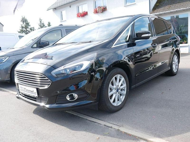 Gebraucht Ford S-MAX Titanium 160 PS (117 kW) 2017 Iridiumschwarz Van / Kleinbus