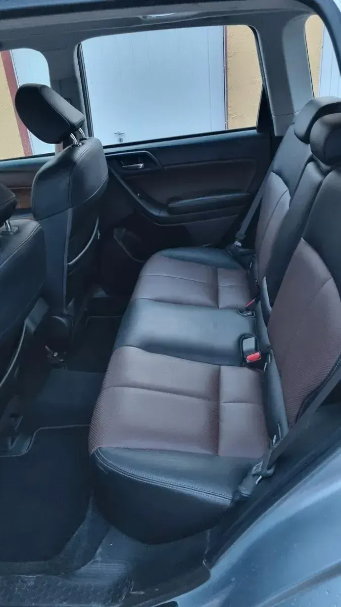 Käytetty Subaru Forester 147 HP (108 kW) 2015 Hopea Katumaasturi