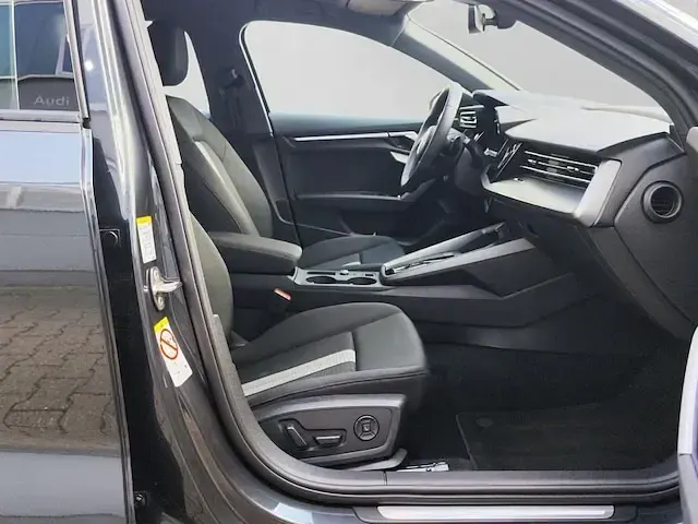 Gebraucht Audi A3 Ambiente 150 PS (110 kW) 2025 Manhattangrau metallic