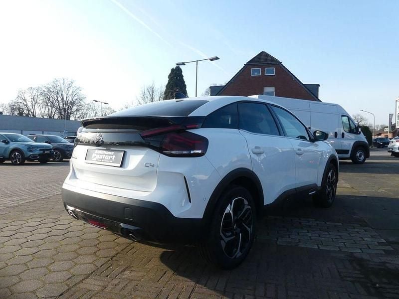 Gebraucht Citroën C4 Shine 131 PS (96 kW) 2023 Weiß Limousine