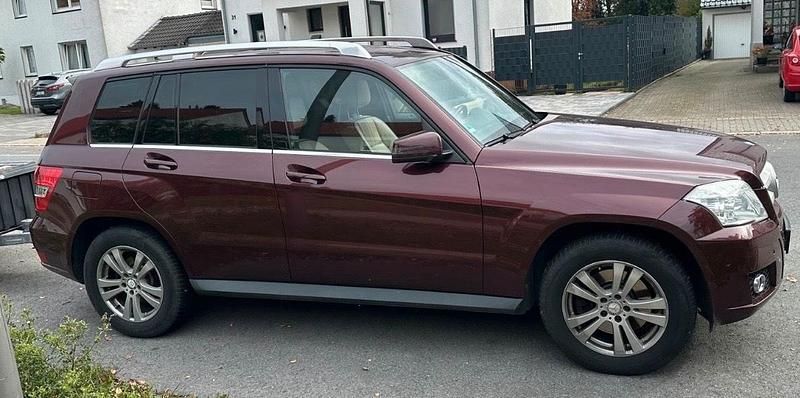 Rot Gebraucht 2009 Mercedes GLK320 SUV | 11.000 € (Fairer Preis) - Bild 1/4