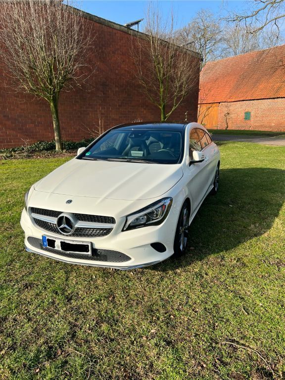 Weiß Gebraucht 2017 Mercedes CLA220 Shooting Brake Kombi | 19.600 € (Guter Preis) - Bild 1/4