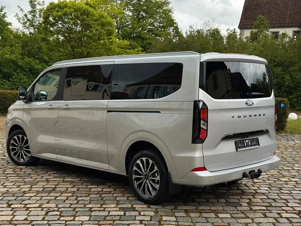 Neu Ford Tourneo Titanium 170 PS (125 kW) 2026 Silber Van / Kleinbus