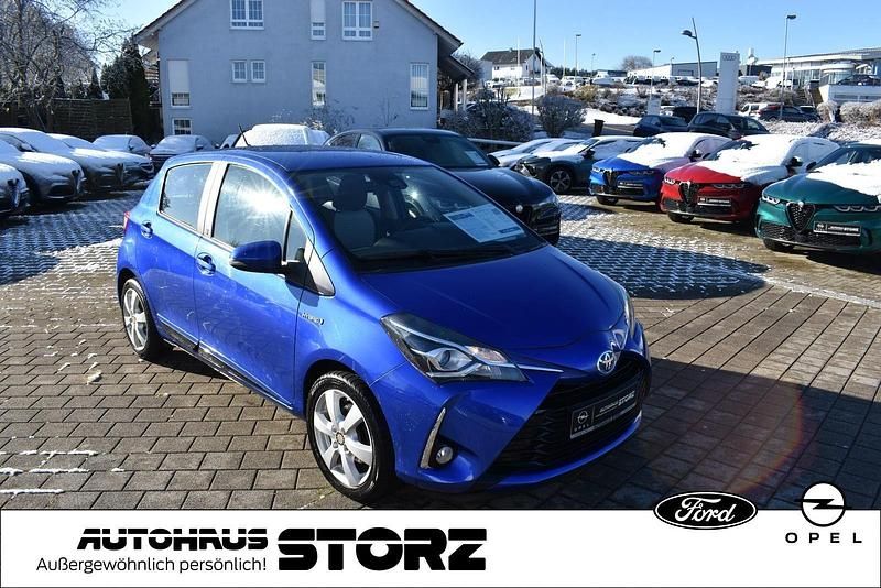 Gebraucht Toyota Yaris Hybrid Team 101 PS (74 kW) 2018 Titanblau Kleinwagen