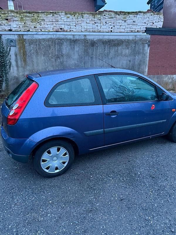 Gebraucht Ford Fiesta 69 PS (50 kW) 2006 Violet Kleinwagen