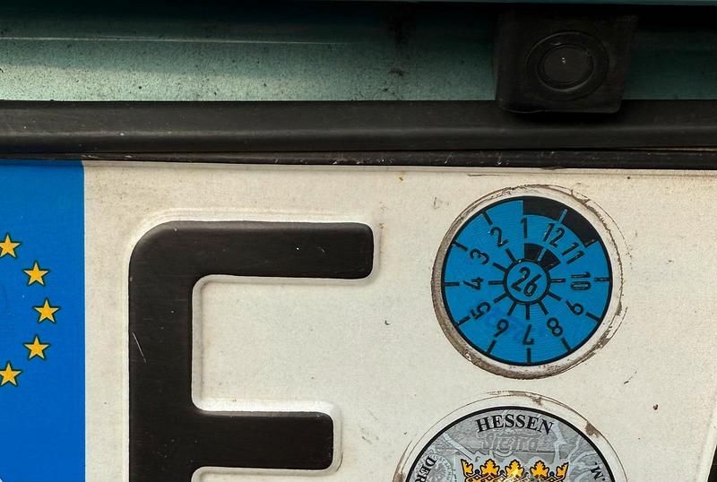 Andere farben Gebraucht 2010 Opel Corsa Kleinwagen | 2.300 € - Bild 1/4