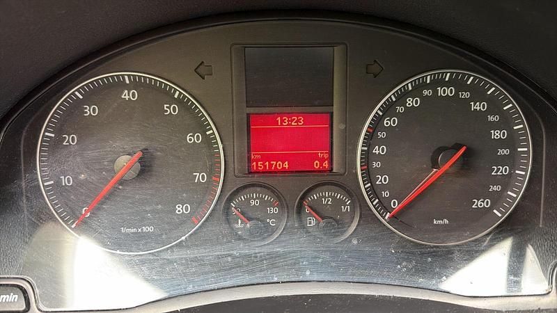 Second-hand VW Jetta 2005 Albastru Berlinǎ