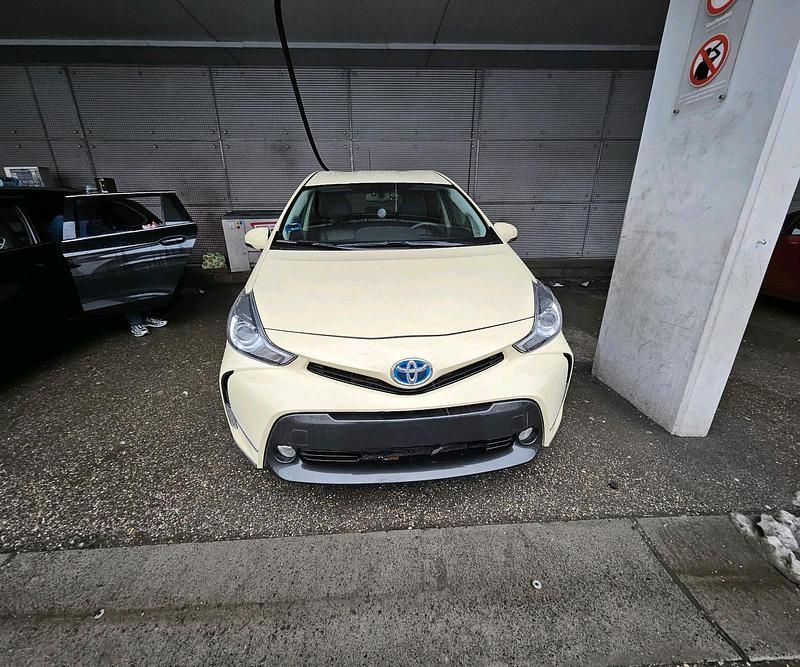 Gebraucht Toyota Prius+ 98 PS (72 kW) 2015 Weiß Van / Kleinbus