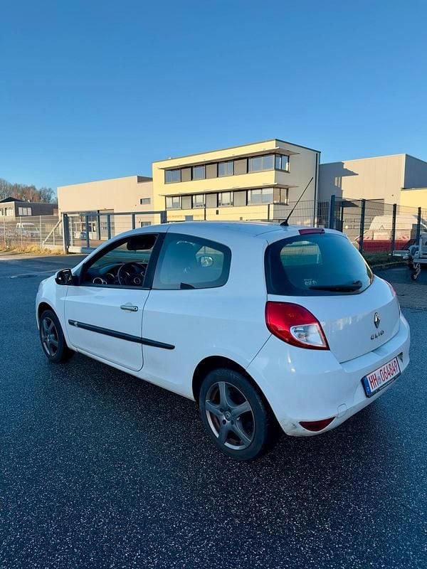 Weiß Gebraucht 2011 Renault Clio II Expression Kleinwagen | 1.500 € (Superpreis) - Bild 1/4