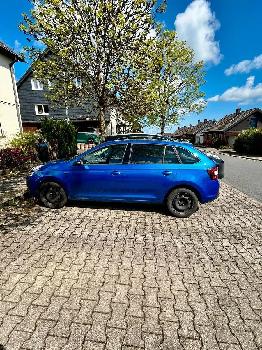 Gebraucht Skoda Rapid Drive 110 PS (80 kW) 2017 Blau Kleinwagen