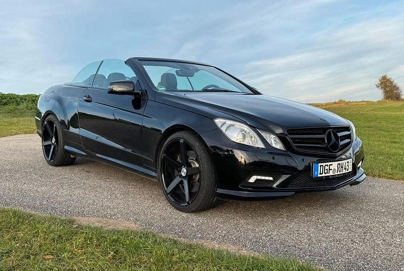 Gebraucht Mercedes E500 AMG line 387 PS (284 kW) 2010 Schwarz Cabrio