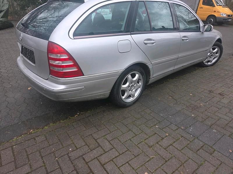Gebraucht Mercedes C320 218 PS (160 kW) 2001 Silber Kombi