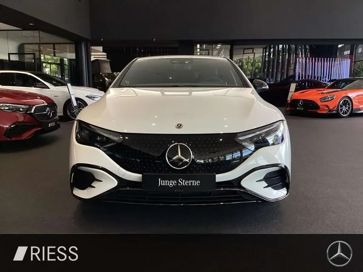 Gebraucht Mercedes EQE300 AMG 180 kW (245 PS) 2023 Weiß Limousine