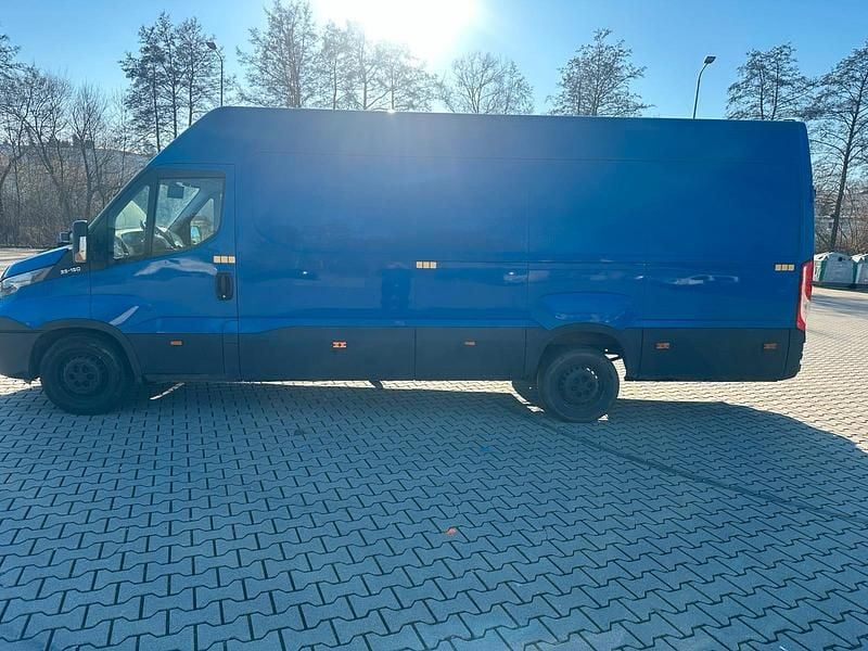 Second-hand Iveco Daily 150 CP (110 kW) 2016 Albastru Van