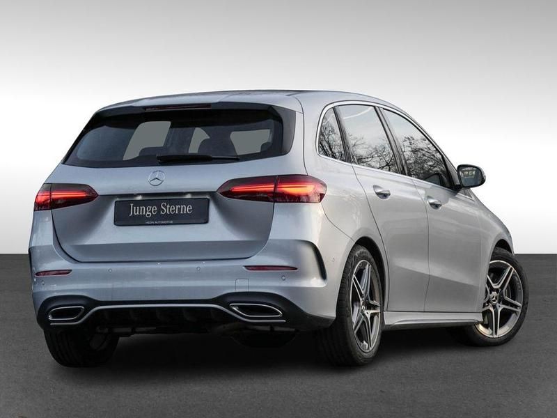 Gebraucht Mercedes B220 AMG 190 PS (139 kW) 2024 Silber Van / Kleinbus