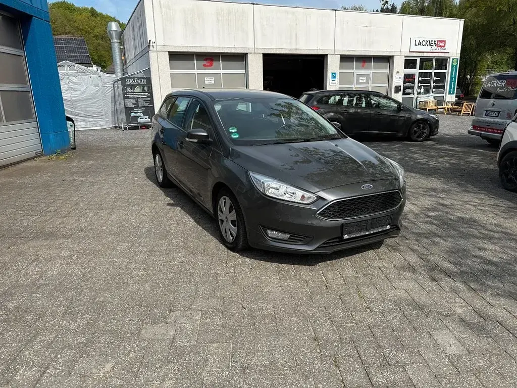 Usado Ford Focus Business Edition 95 CV (69 kW) 2016 Gris Berlina