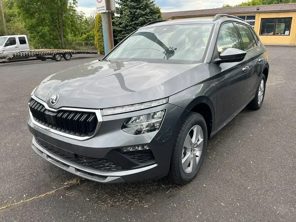 Neu Skoda Kamiq Selection 116 PS (85 kW) 2025 Grau SUV