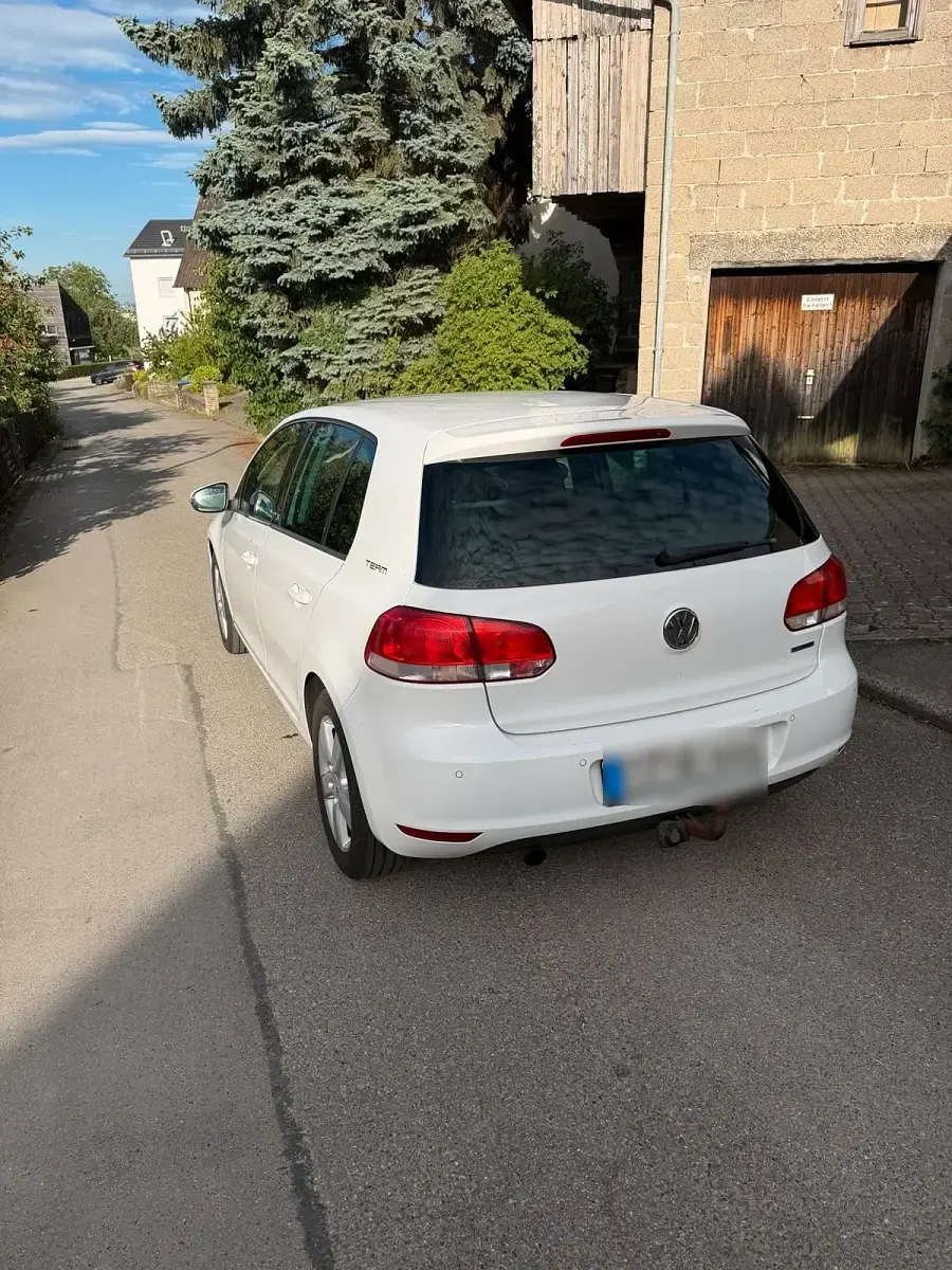 Gebraucht VW Golf VI 105 PS (77 kW) 2010 Weiß Kleinwagen