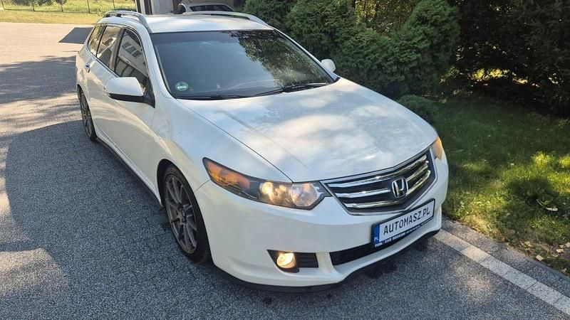 Weiß Gebraucht 2009 Honda Accord Elegance Kombi | 5.500 € (Fairer Preis) - Bild 1/4
