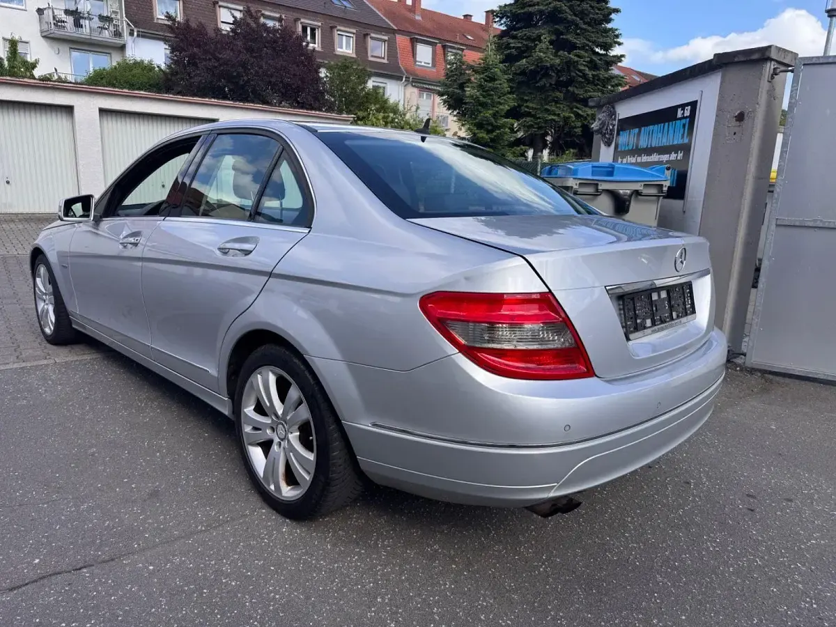 Gebraucht Mercedes C180 156 PS (114 kW) 2010 Silber Limousine