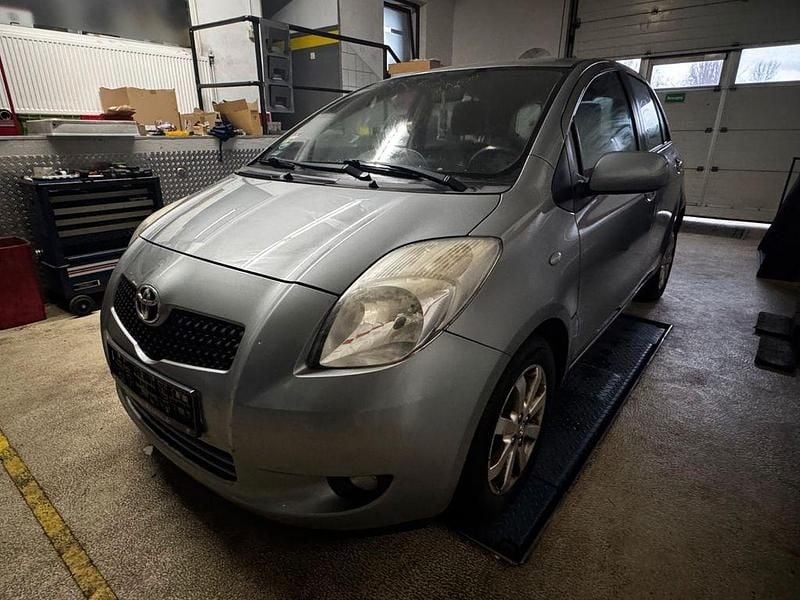 Gebraucht Toyota Yaris 87 PS (63 kW) 2008 Grau Limousine