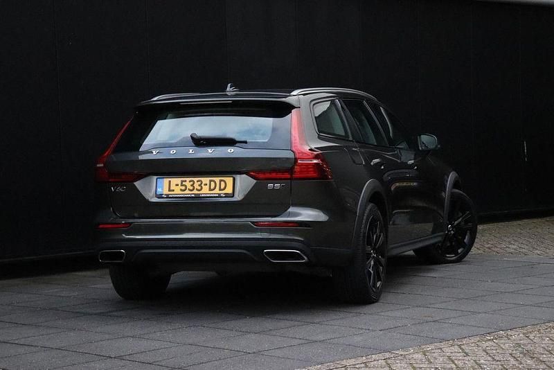 Gebraucht Volvo V60 CC Pro 252 PS (185 kW) 2021 Grau Kombi