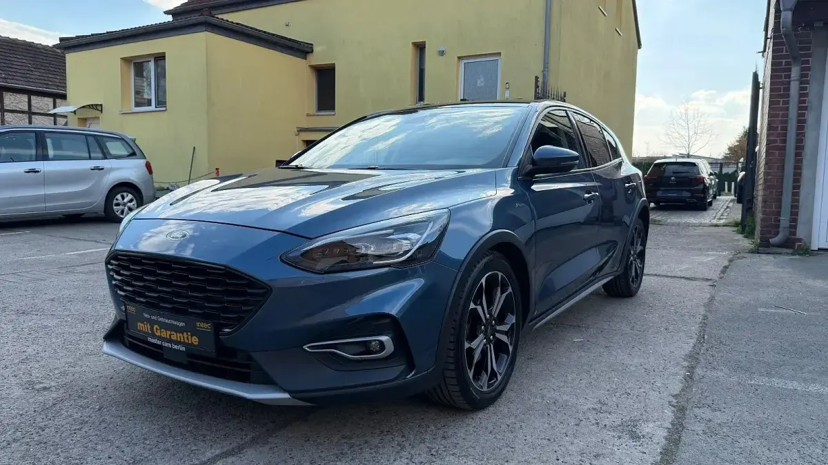 Używany Ford Focus Active 120 KM (88 kW) 2020 Niebieski Sedan/Limuzyna
