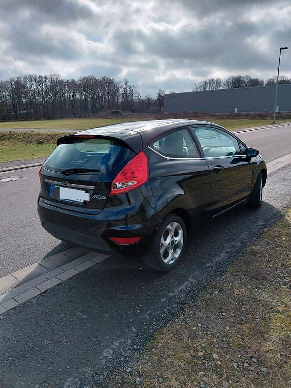 Gebraucht Ford Fiesta Titanium 82 PS (60 kW) 2010 Schwarz Kleinwagen