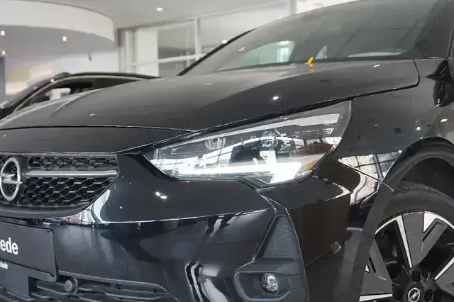 Gebraucht Opel Corsa-e Ultimate 100 kW (136 PS) 2022 Diamant schwarz metallic Kleinwagen
