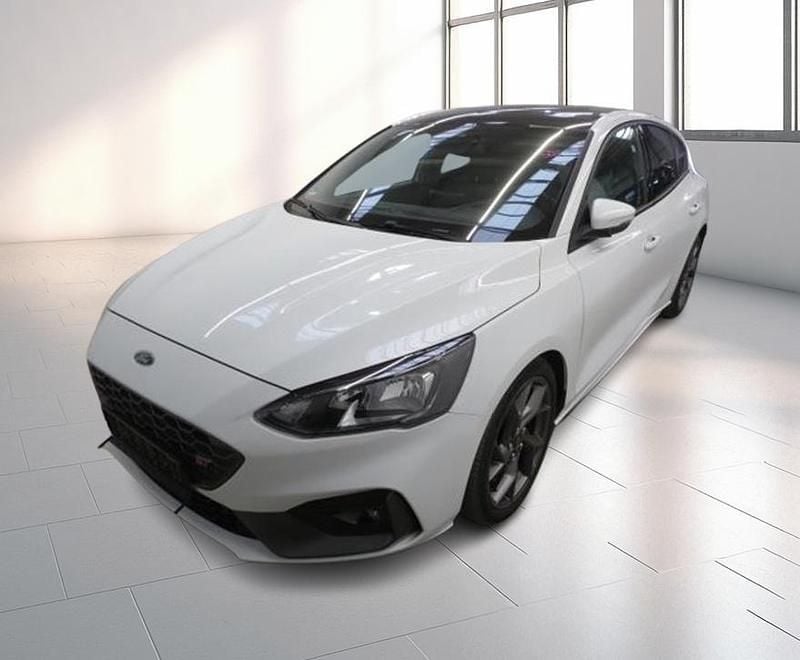 Frostweiß Gebraucht 2019 Ford Focus ST Limousine | 14.880 € (Superpreis) - Bild 1/4