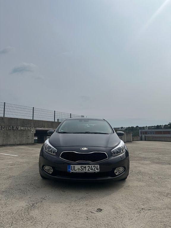 Schwarz Gebraucht 2013 Kia Ceed Limousine | 6.500 € (Fairer Preis) - Bild 1/4