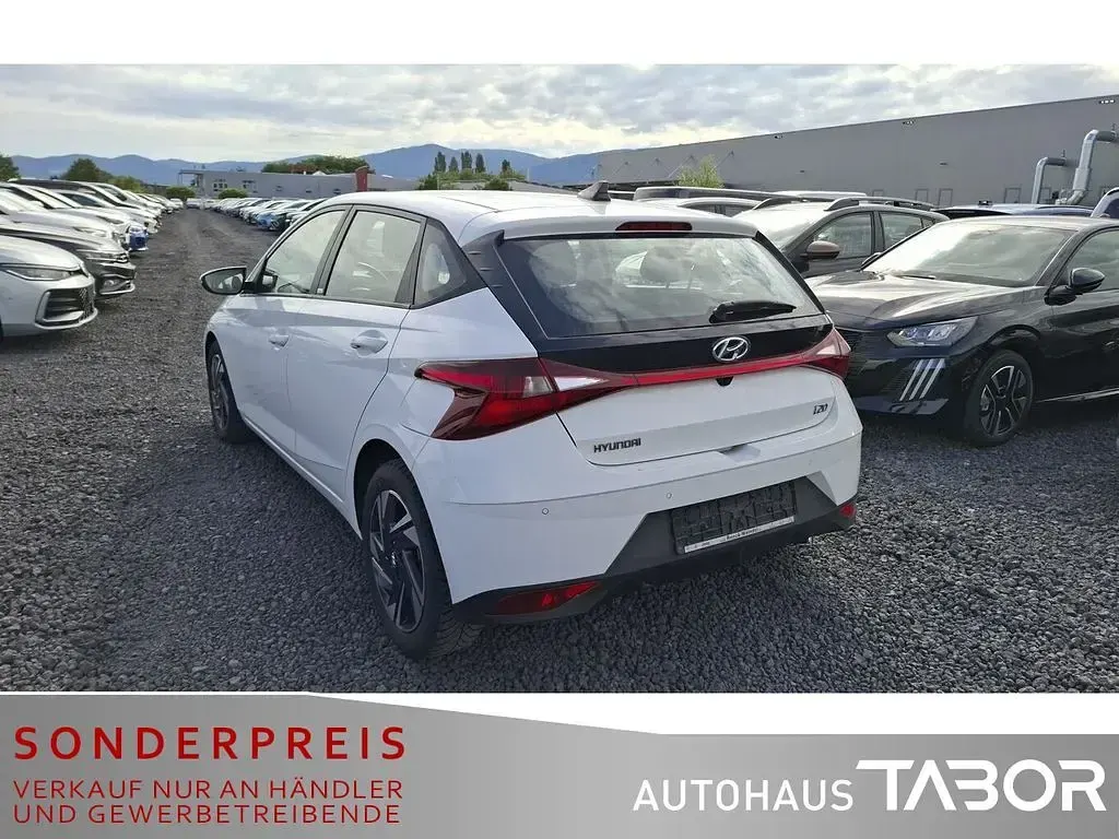 Gebraucht Hyundai i20 101 PS (74 kW) 2021 Weiß Kleinwagen