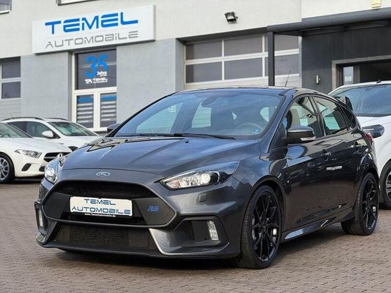Grau Gebraucht 2017 Ford Focus RS Limousine | 26.490 € - Bild 1/4